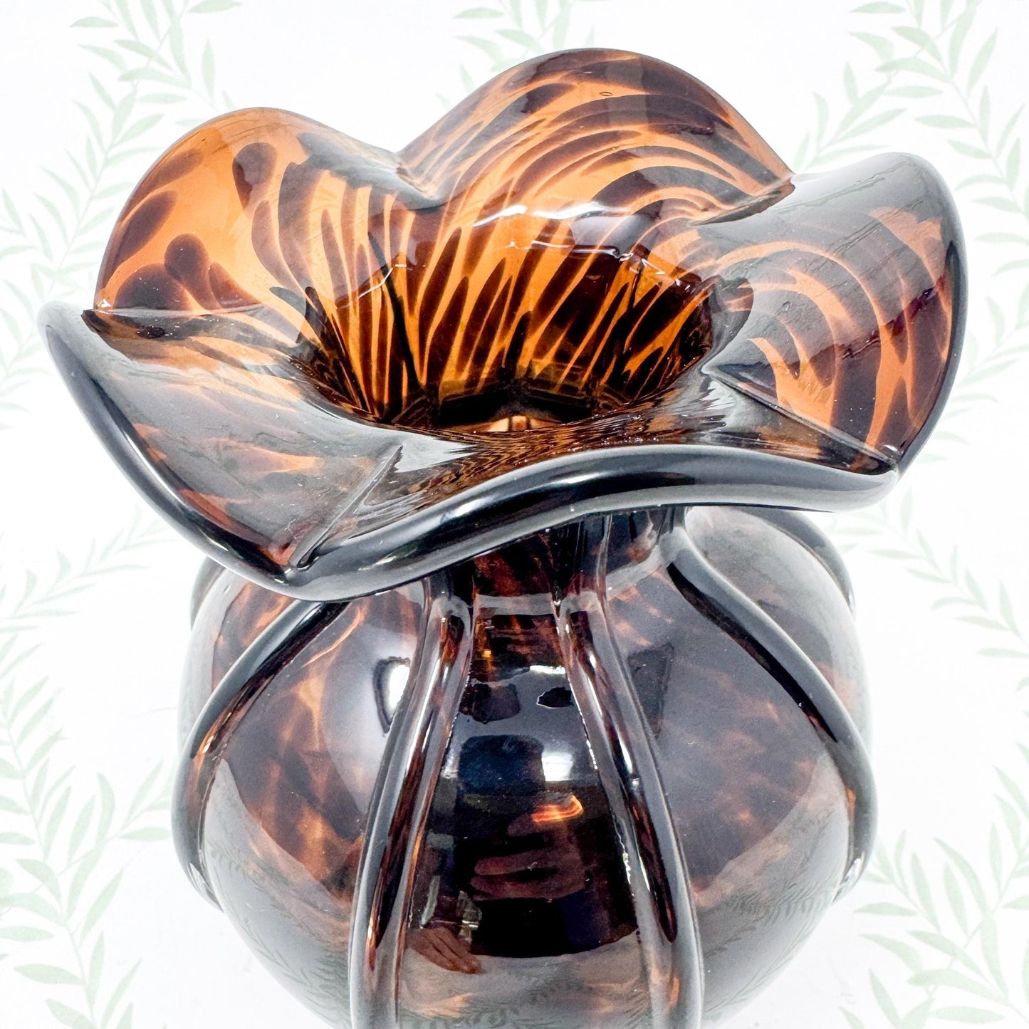 Glass Tortoiseshell Pattern Ruffle Vase