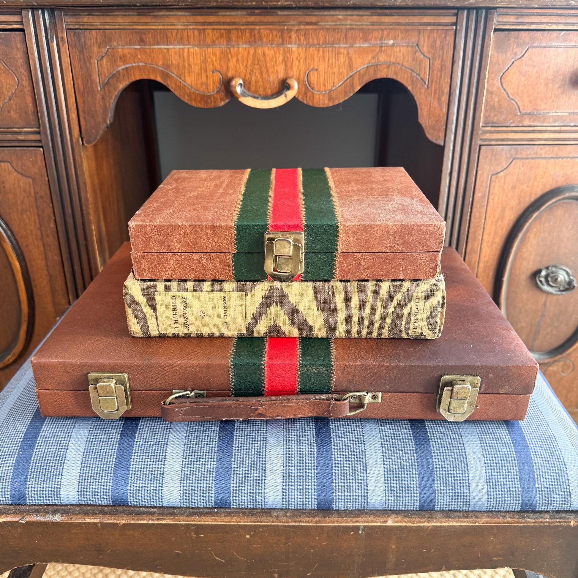 Vintage Travel Backgammon Set, Brown Leather Case with Red and Green Stripe