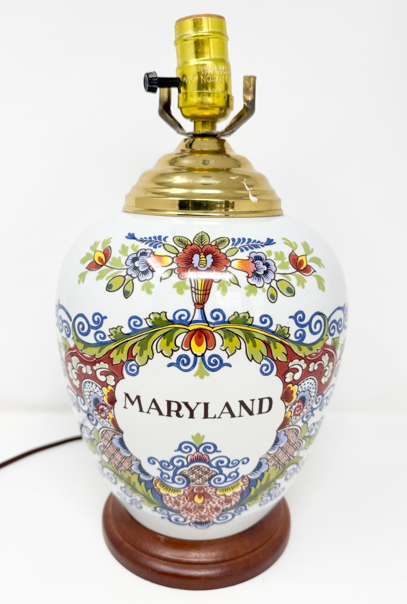 Vintage Maryland Polychrome Tobacco Jar Table Lamp
