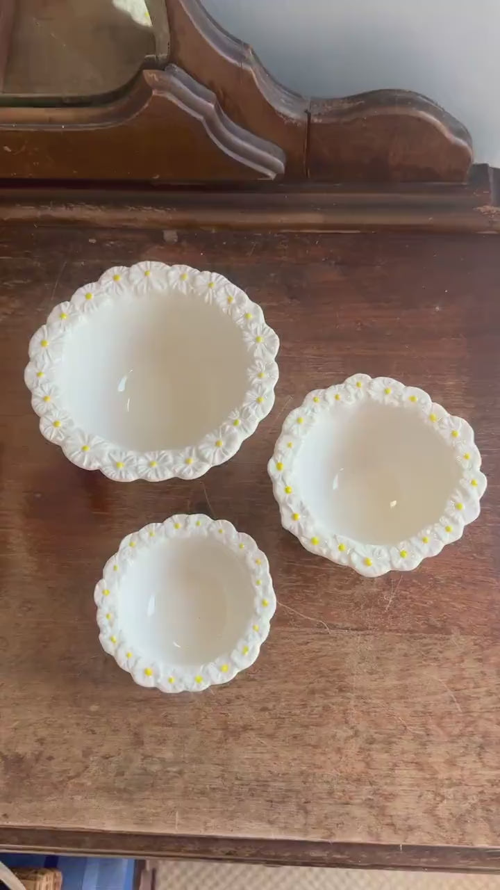 Set of 3 Daisy Tidbit Bowls